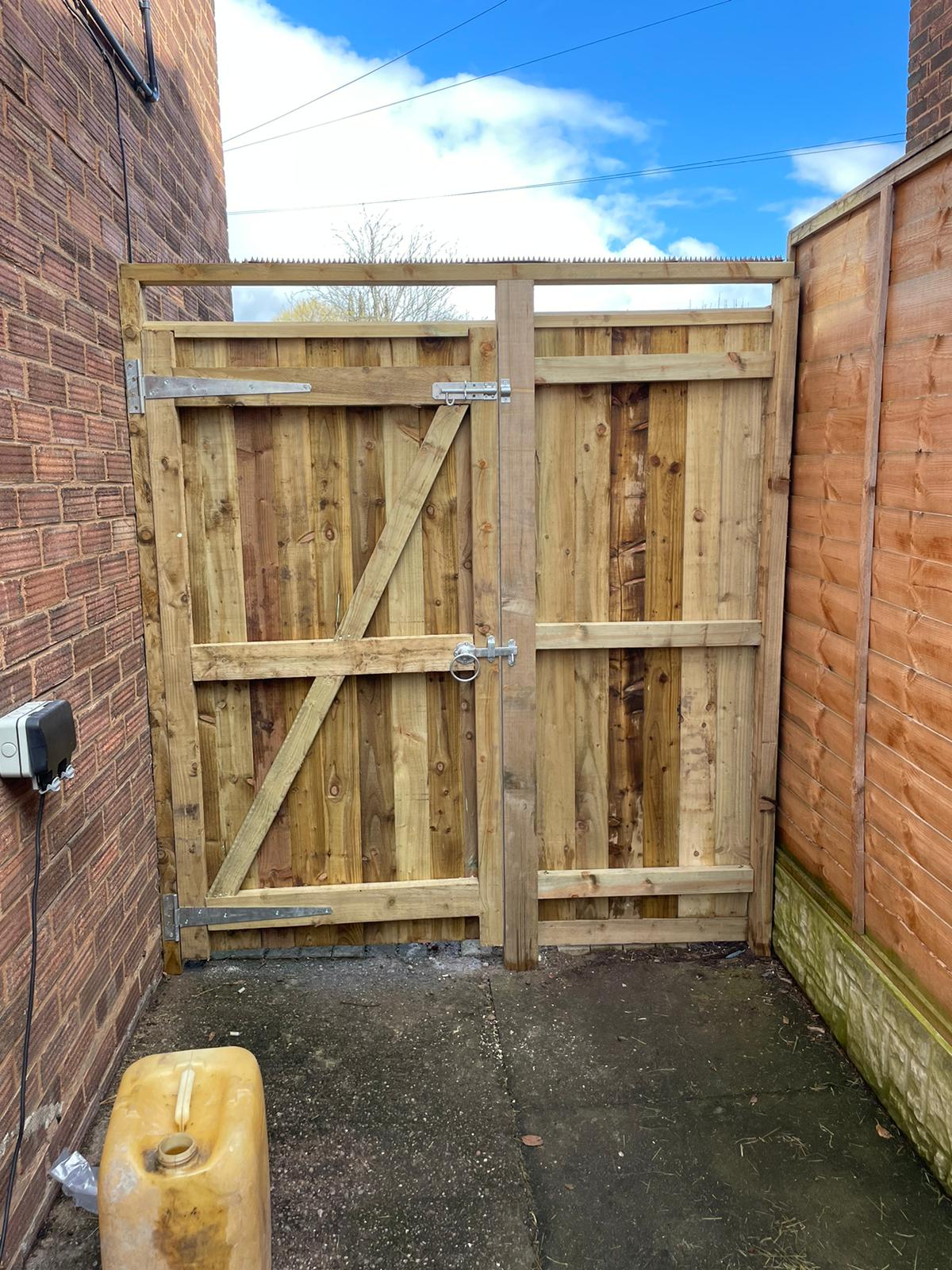 Black Country Fencing Ltd, Fencing and gate installation