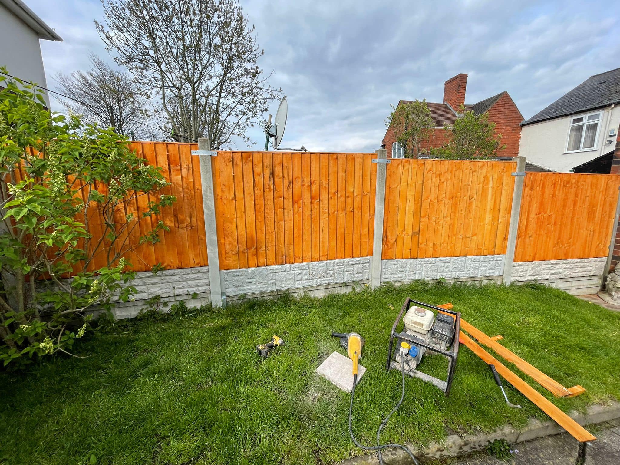 Black Country Fencing Ltd, Fencing and gate installation