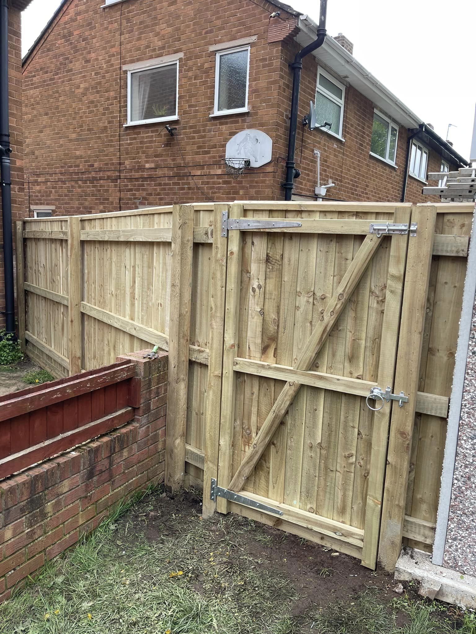 Black Country Fencing Ltd, Fencing and gate installation