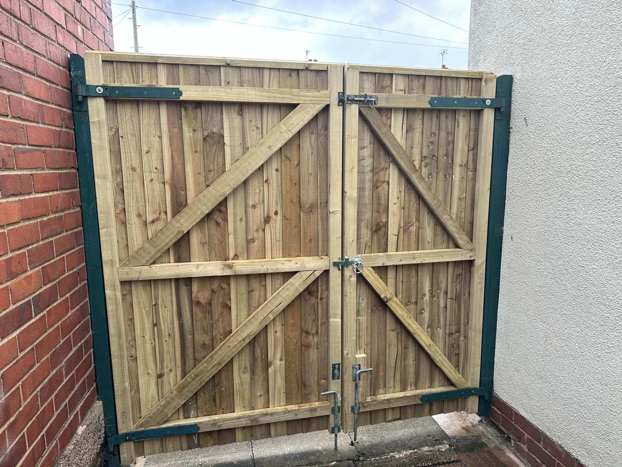 Black Country Fencing Ltd, Fencing and gate installation