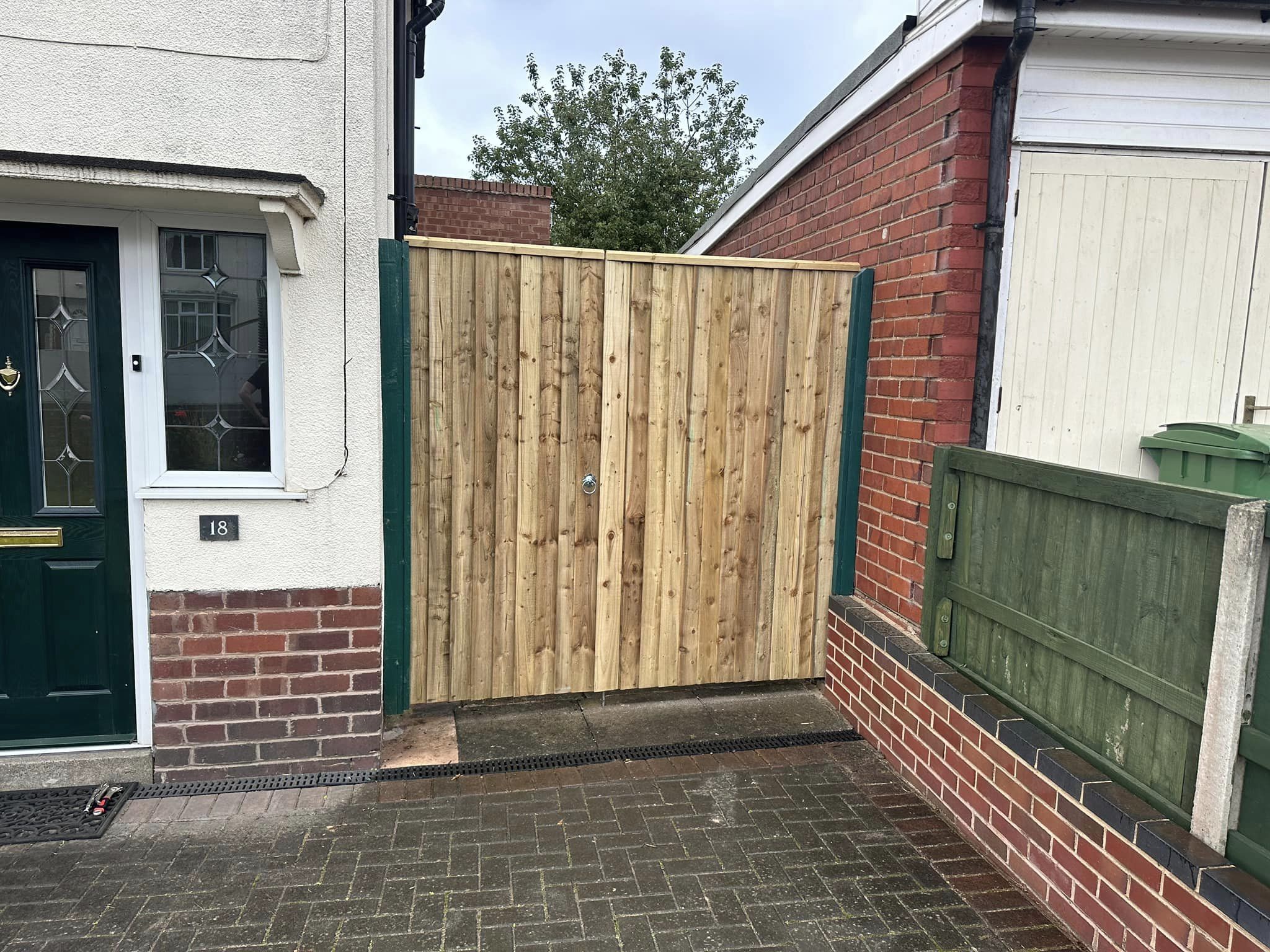 Black Country Fencing Ltd, Fencing and gate installation